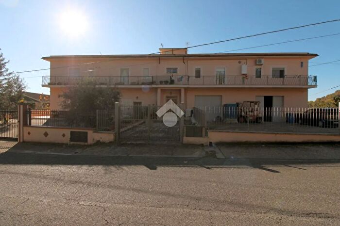 Appartamento trilocale in vendita in Strada Provinciale Tancia, Mompeo