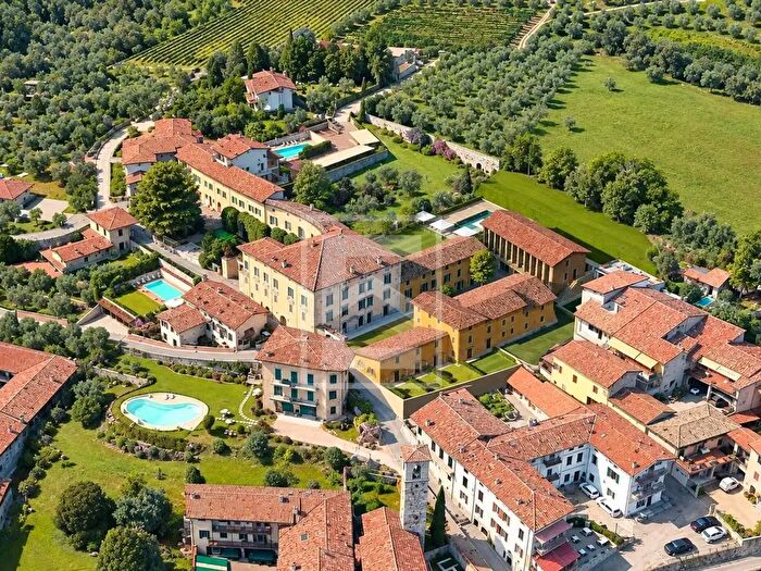 Appartamento bilocale in vendita in Via Rosario, Polpenazze del Garda