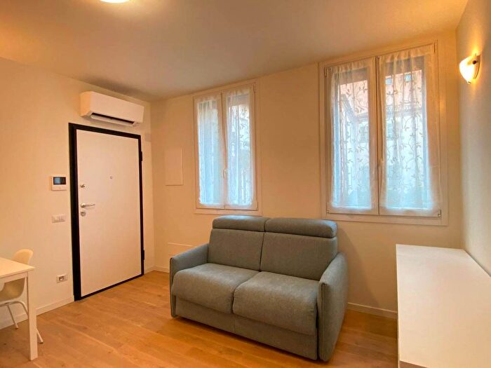 Appartamento bilocale in affitto in Viale Mentana, Centro Storico, Parma