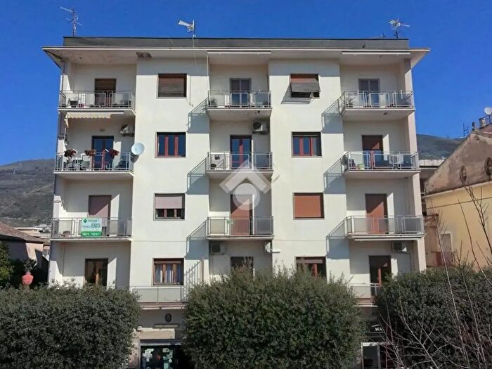 Appartamento quadrilocale in vendita in Via Appia, Santa Maria A Vico