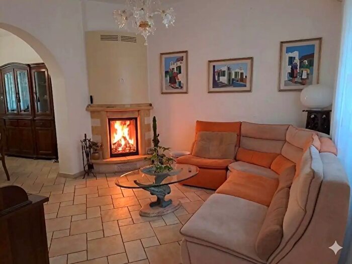 Casa con 9 locali in vendita in Via Calatafimi, Comacchio