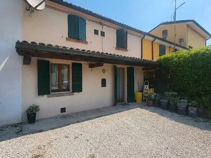 Casa quadrilocale in vendita in Via Penavara, Ferrara