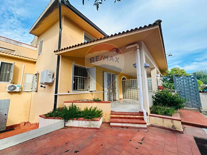 Casa con 12 locali in vendita in Via dei Pioppi, Menfi