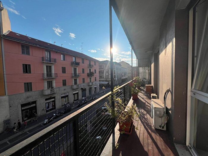 Appartamento trilocale in affitto in Via Luigi Canonica, Paolo Sarpi, Milano