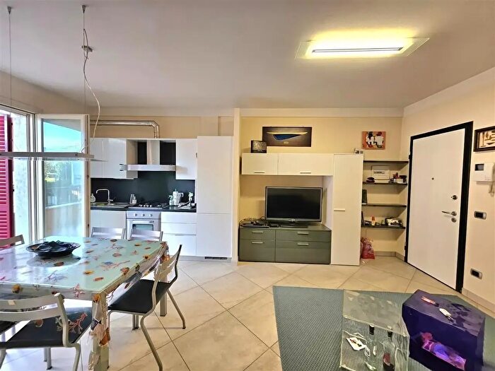 Appartamento trilocale in vendita in Massa