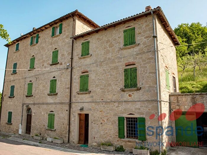 Casa con 11 locali in vendita in Via Vigo Serretto, Camugnano