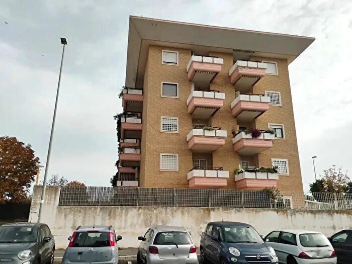 Appartamento trilocale in vendita in Via di Acilia, Roma