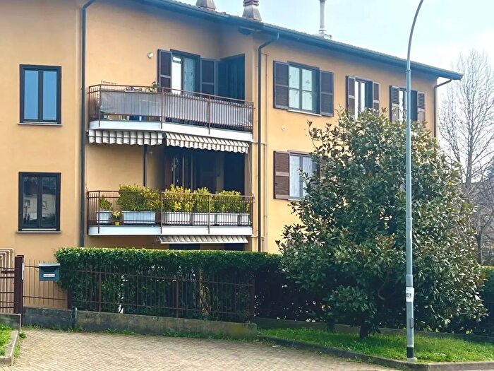 Appartamento bilocale in affitto in Via Bosisio, Luvinate