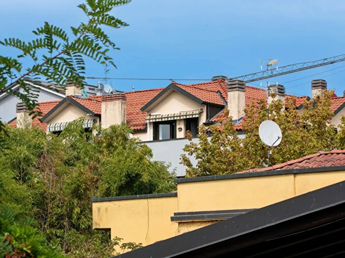 Appartamento trilocale in vendita in Via Calamandrei, Melegnano