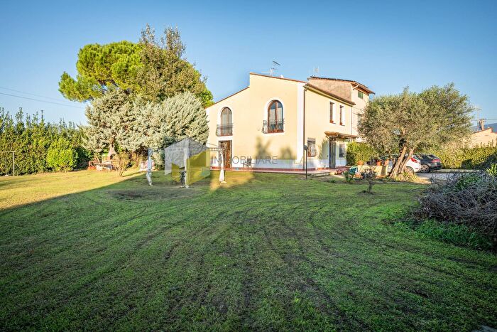 Casa con 7 locali in vendita in San Giovanni, San Giuliano Terme