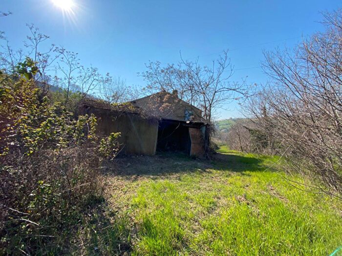 Casa con 8 locali in vendita in Via Domenico Collina Snc, Porto San Giorgio