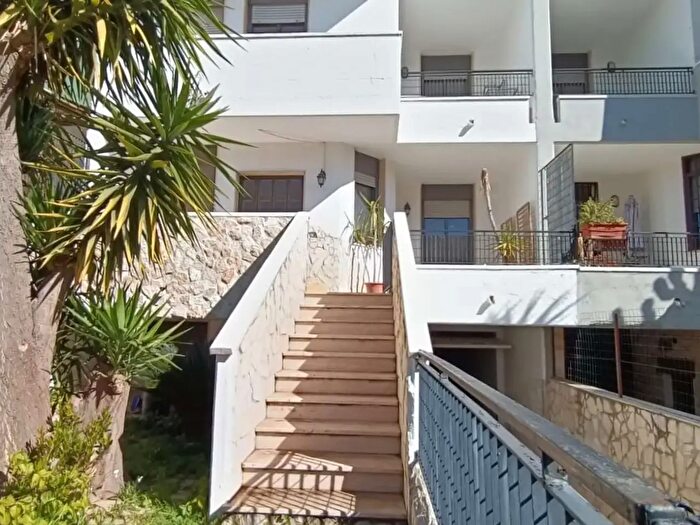 Casa con 7 locali in vendita in Cellamare