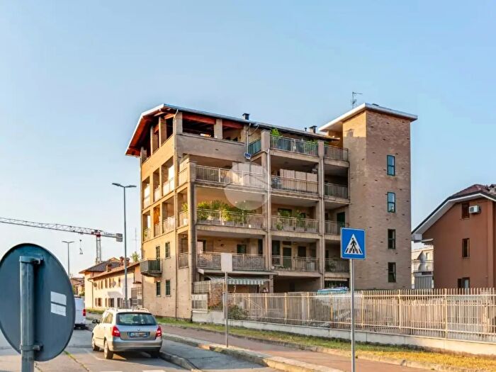Appartamento trilocale in vendita in Via San Carlo, Cesano Boscone