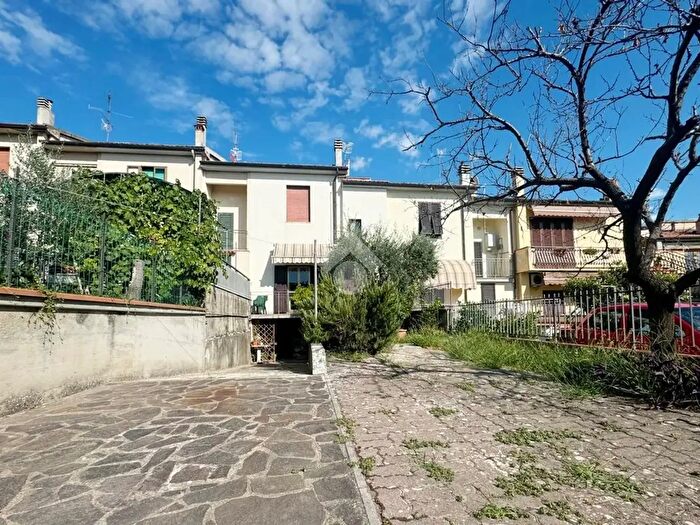 Casa quadrilocale in vendita in Via Giuseppe Parini, Calenzano