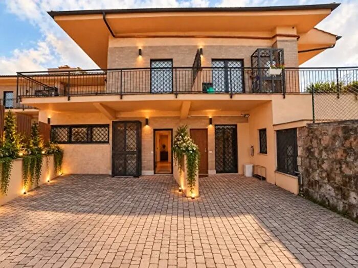 Casa bilocale in vendita in Viale Enrico Fermi, Frascati
