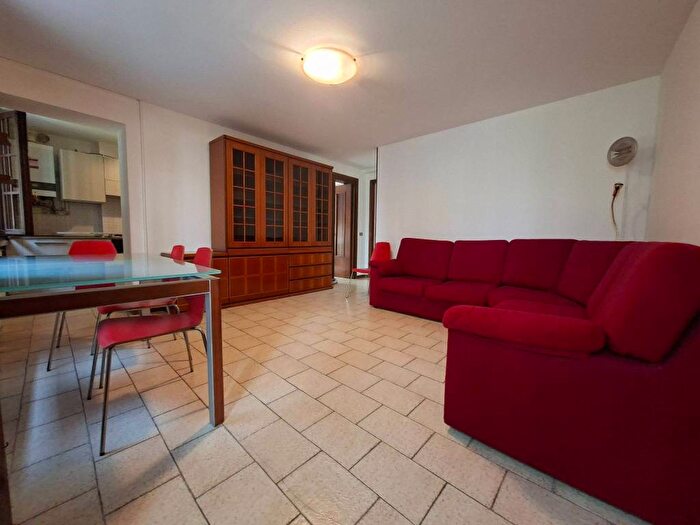 Appartamento bilocale in affitto in Viale Venezia, Centro, Bassano del Grappa