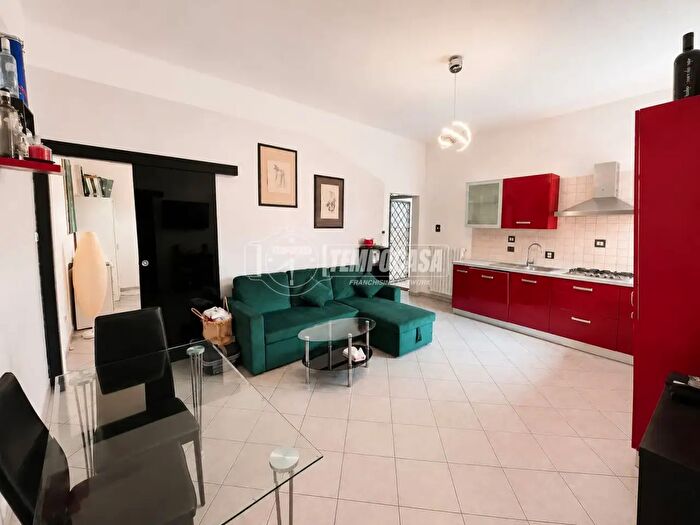 Appartamento trilocale in vendita in Via Andrea da Faenza, Bologna