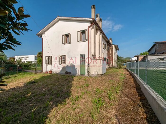 Casa con 5 locali in vendita in Via Venezia, Camponogara