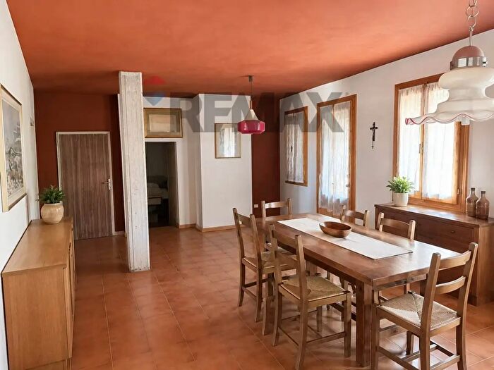 Appartamento con 5 locali in vendita in Via Sant'Andrea, Maser