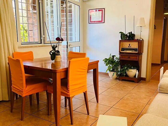 Appartamento trilocale in affitto in Via Lambruschini, Roma