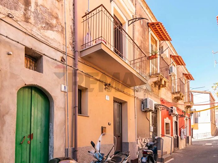 Casa trilocale in affitto in Via Meli, Catania