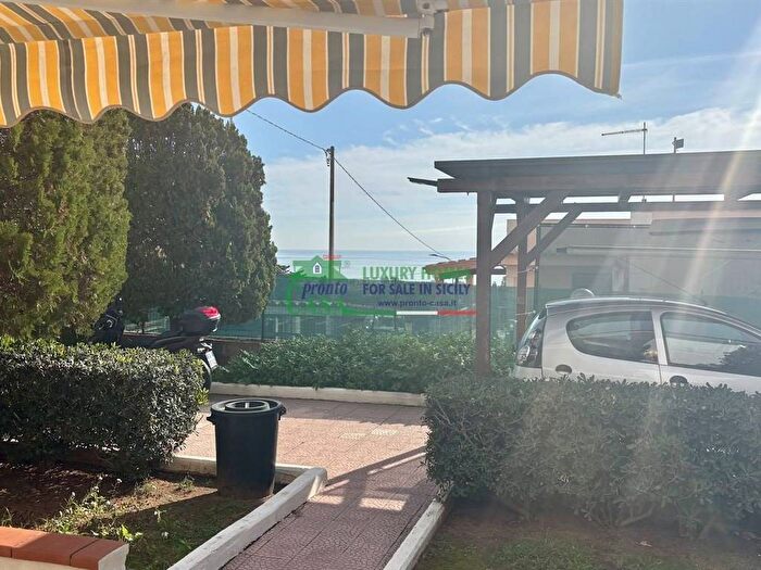 Appartamento trilocale in affitto in via capo scalambri, Contrade di Marina di Ragusa, Ragusa