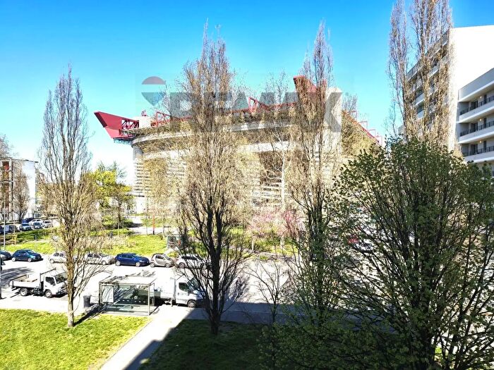 Appartamento quadrilocale in vendita in Via Capecelatro, Milano