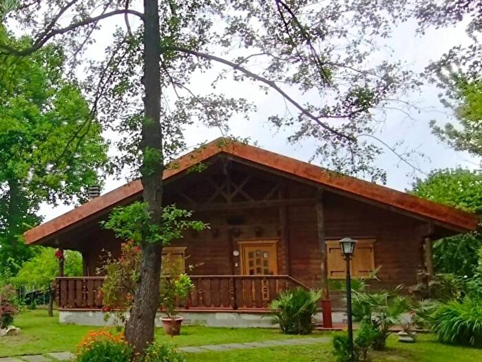 Casa quadrilocale in affitto in Via Tonfano No Number, Pietrasanta