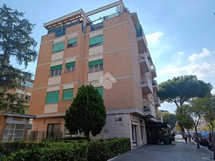 Appartamento trilocale in vendita in Via Roma, Pomezia