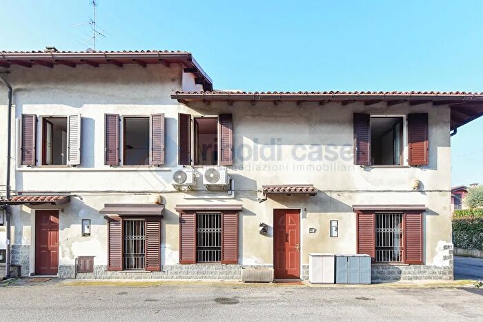 Casa quadrilocale in vendita in Albiate