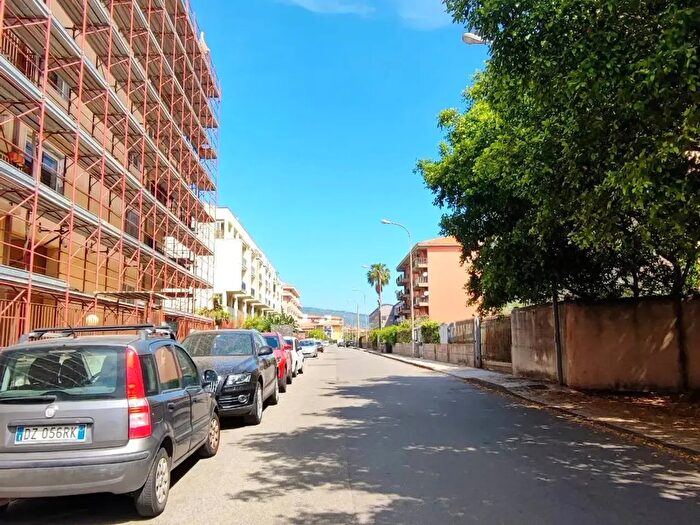 Appartamento con 7 locali in vendita in Via Federico Sciacca, Giarre