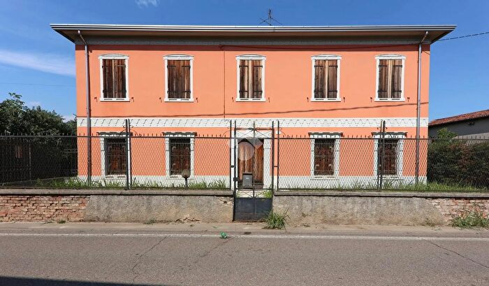 Casa con 9 locali in vendita in Via Solferino E San Martino, Roverbella