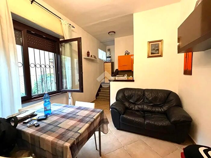 Casa bilocale in vendita in Via Mirabello, Pavia