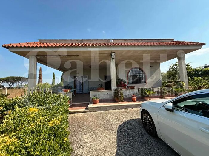 Casa quadrilocale in vendita in Via Acciarella, Nettuno