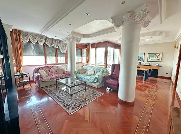 Appartamento con 6 locali in vendita in Via Galliani, Foggia