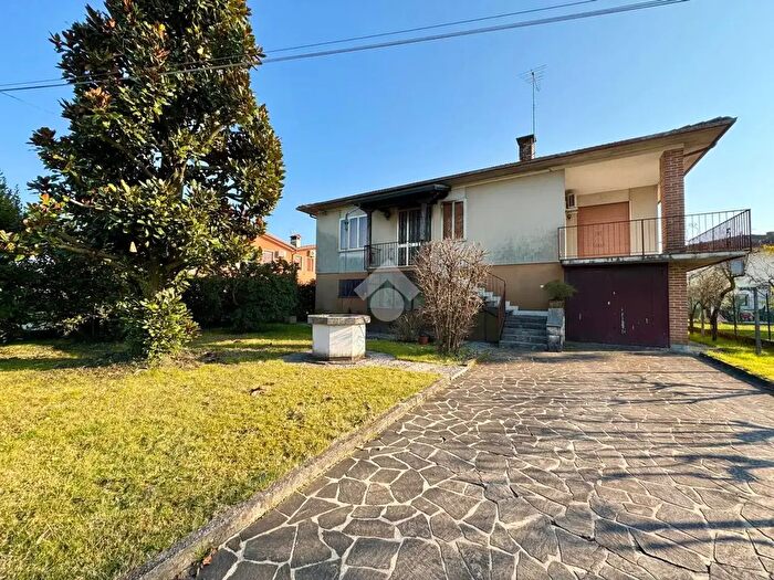 Casa quadrilocale in vendita in Via Ca Boina, Nove