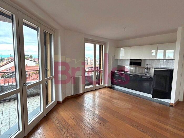 Appartamento trilocale in affitto in VIA GIROLAMO TIRABOSCHI, Porta Romana Medaglie d'Oro, Milano