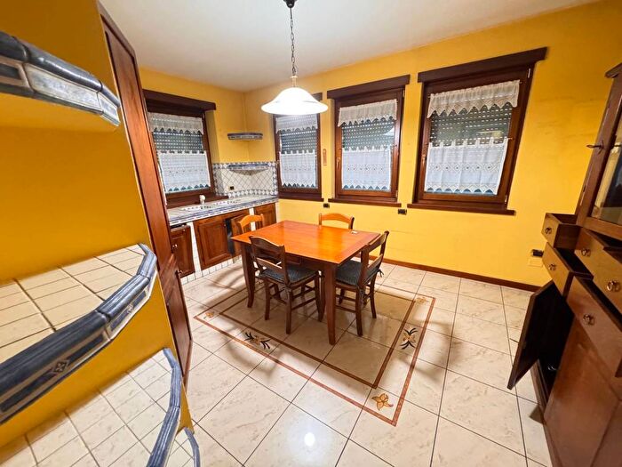 Appartamento quadrilocale in affitto in Via Santissima Trinità, Centro, Schio