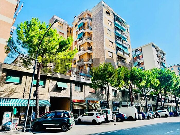 Appartamento trilocale in vendita in Savona