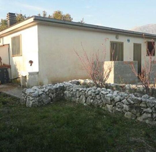Casa quadrilocale in vendita in Le Piane, Isernia