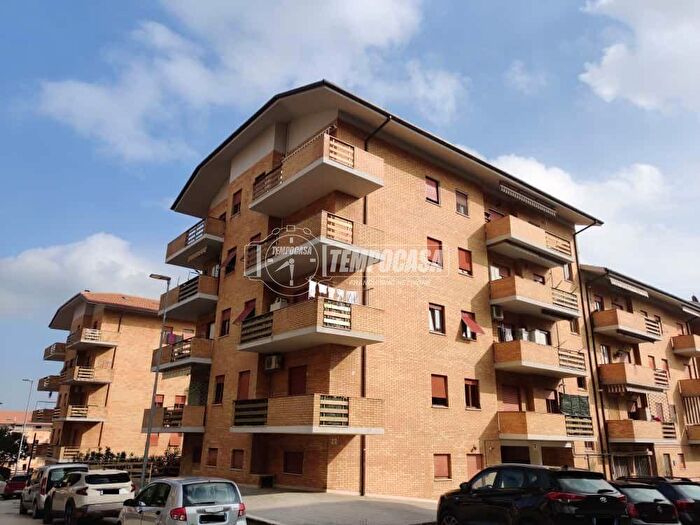 Appartamento quadrilocale in vendita in Via Vinciguerra, Recanati