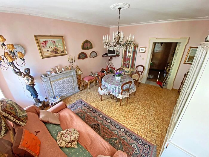 Appartamento con 6 locali in vendita in Atina