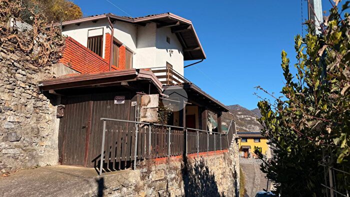 Casa trilocale in vendita in Via Vigne, Piancogno