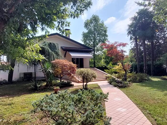 Casa quadrilocale in affitto in Via dell'Orto, Piazzola Sul Brenta