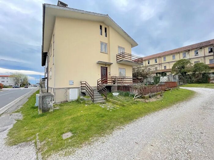 Casa con 7 locali in vendita in Via Buttrio, Udine