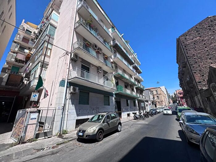 Appartamento quadrilocale in vendita in Via Caronda, Catania