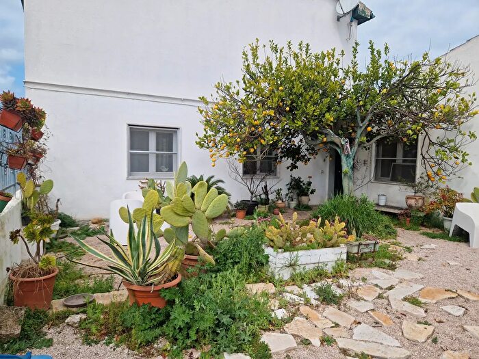 Casa con 5 locali in vendita in Via Monviso, Matera