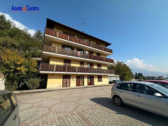 Appartamento trilocale in affitto in Frazione Arensod, Sarre