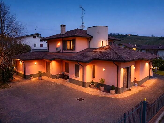 Casa con 12 locali in vendita in Vigorelli, Casteggio