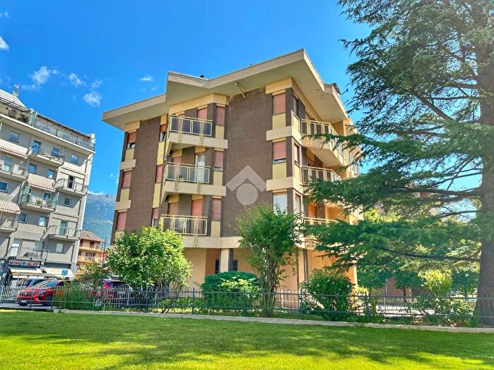 Appartamento trilocale in vendita in Via Chavanne, Aosta